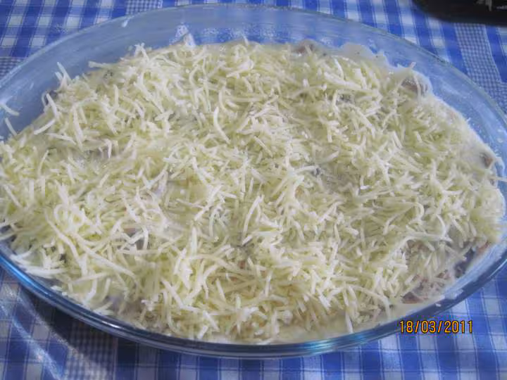 Gratn de quenelles au poisson a la bechamel