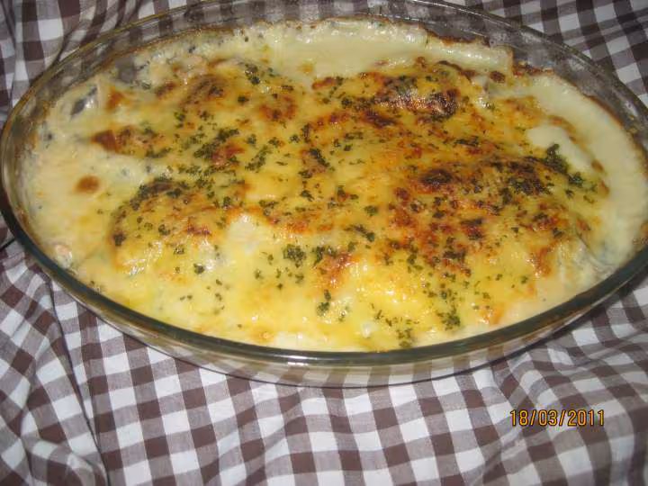 Gratn de quenelles au poisson a la bechamel
