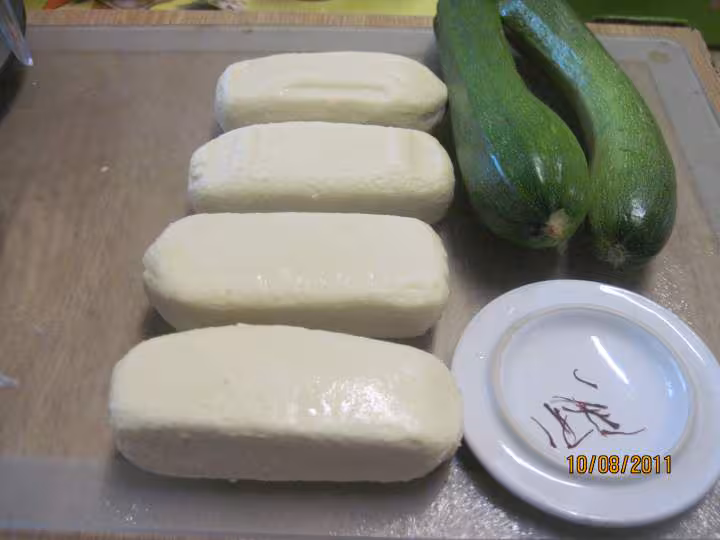 Grosses quenelles de brochet aux des de courgettes
