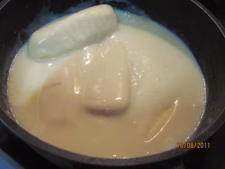 Grosses quenelles de brochet aux des de courgettes
