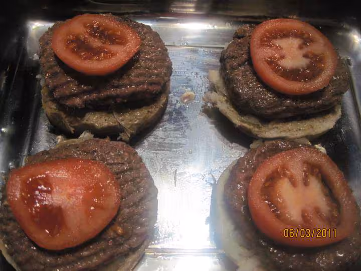 Hamburgers au boeuf hache a la moutarde au massale
