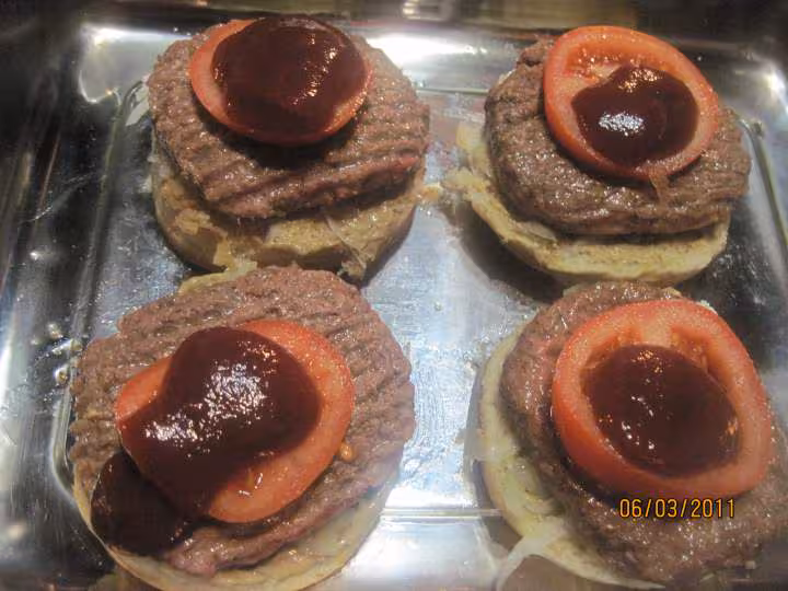 Hamburgers au boeuf hache a la moutarde au massale