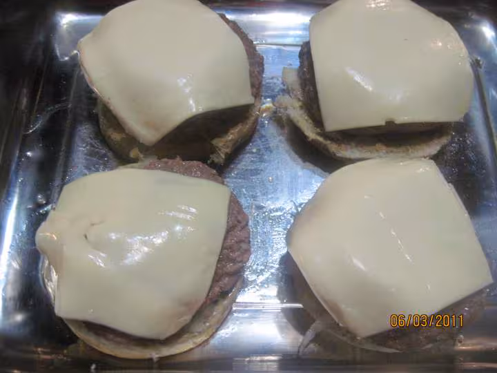 Hamburgers au boeuf hache a la moutarde au massale