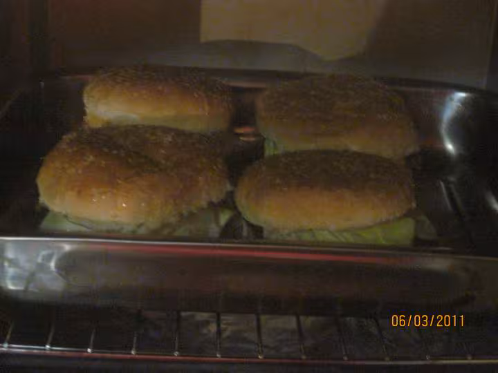 Hamburgers au boeuf hache a la moutarde au massale