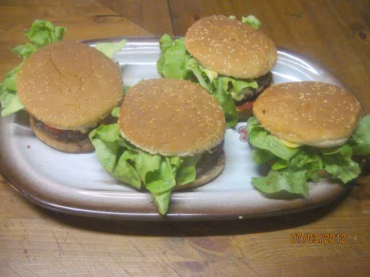 Hamburgers geants au boeufs hache