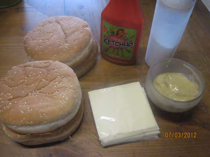 Hamburgers geants au boeufs hache