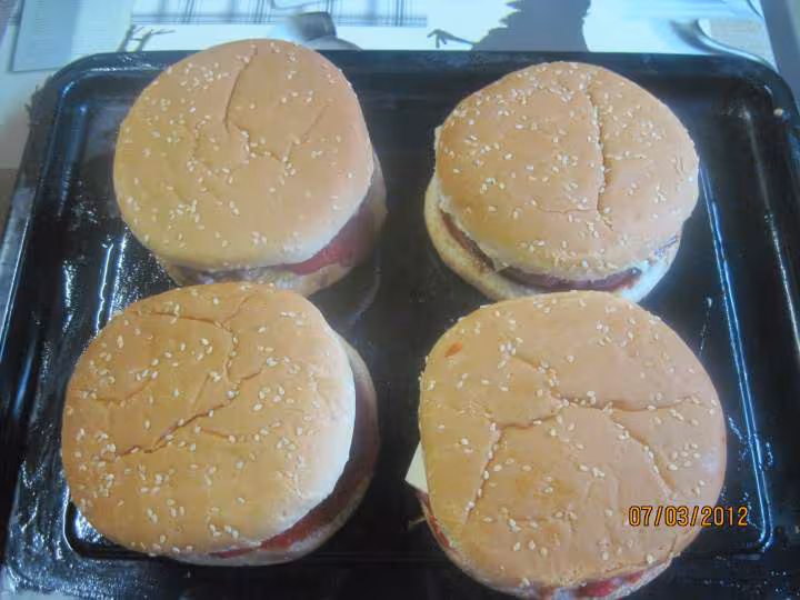 Hamburgers geants au boeufs hache