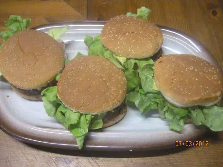 Hamburgers geants au boeufs hache