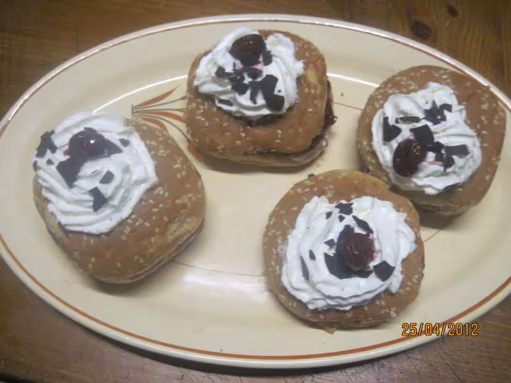 Hamburgers sucre aux fruits rouge et confiture