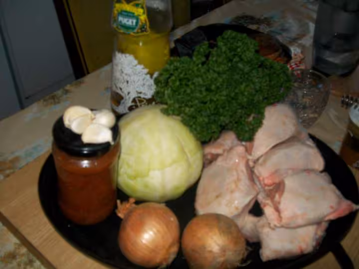 Hauts de poulets cuisines aux chou