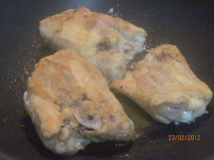 Hauts de poulets sauce tomate cuisinee