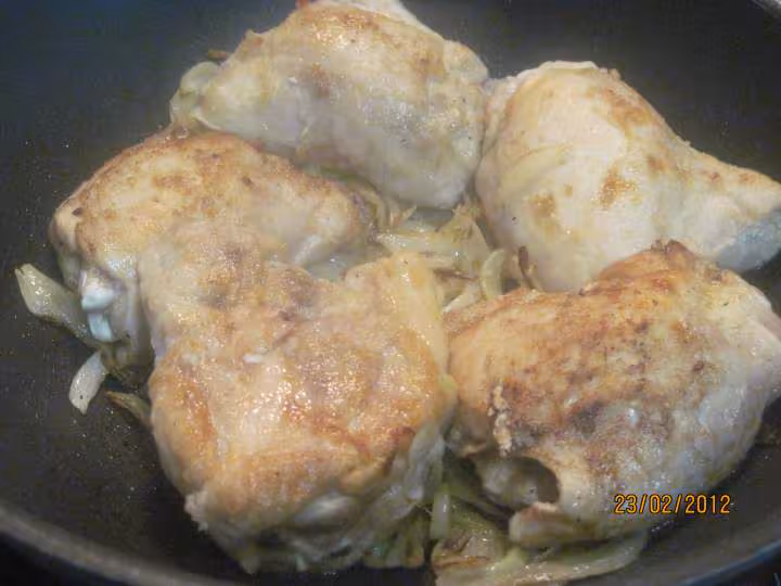 Hauts de poulets sauce tomate cuisinee