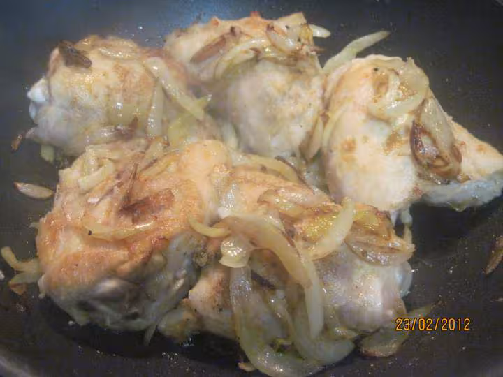 Hauts de poulets sauce tomate cuisinee