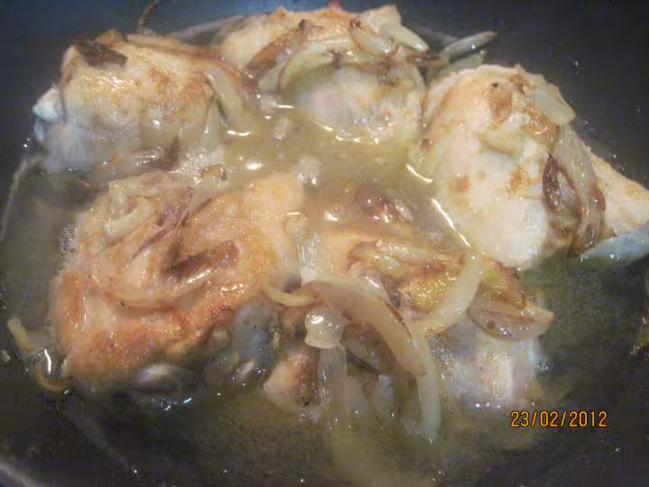Hauts de poulets sauce tomate cuisinee