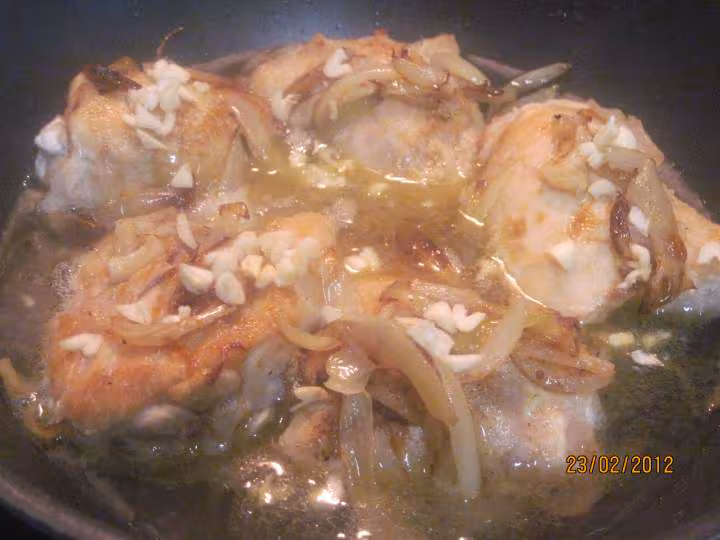 Hauts de poulets sauce tomate cuisinee
