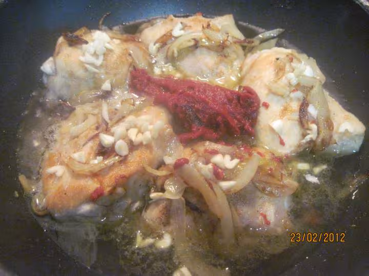 Hauts de poulets sauce tomate cuisinee