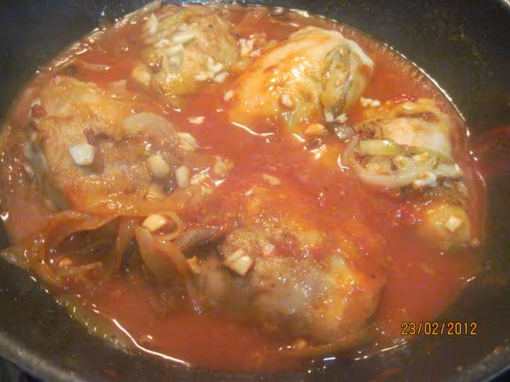 Hauts de poulets sauce tomate cuisinee