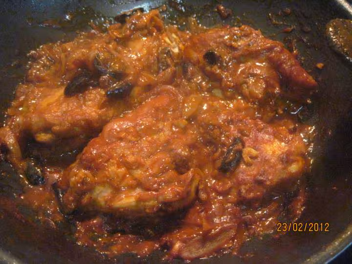 Hauts de poulets sauce tomate cuisinee