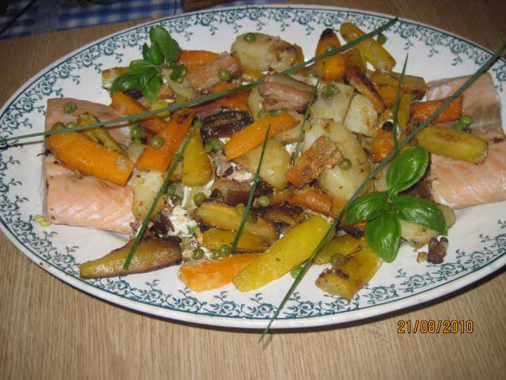 Jardiniere de legumes au saumon roses en wok