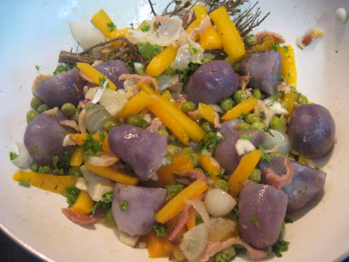 Jardiniere de legumes aux pommes de terre vitelottes