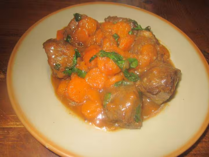Joues de boeuf aux carottes et basilic
