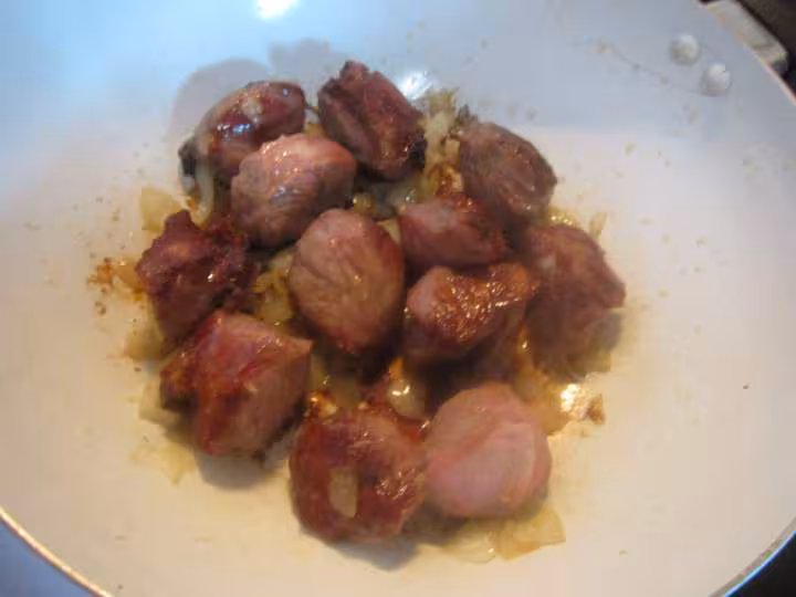 Joues de boeuf aux carottes et basilic
