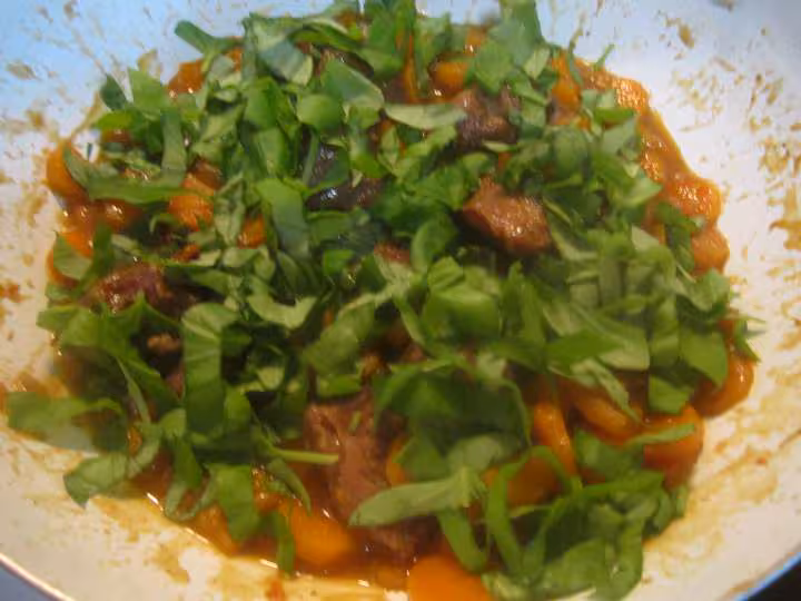 Joues de boeuf aux carottes et basilic