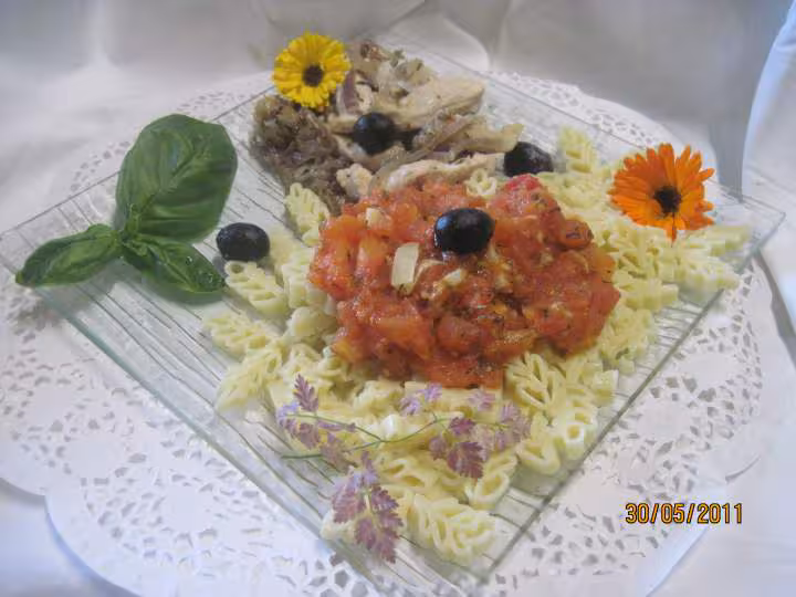 Lamelles de poulet aux pate de savoie en sauce tomate