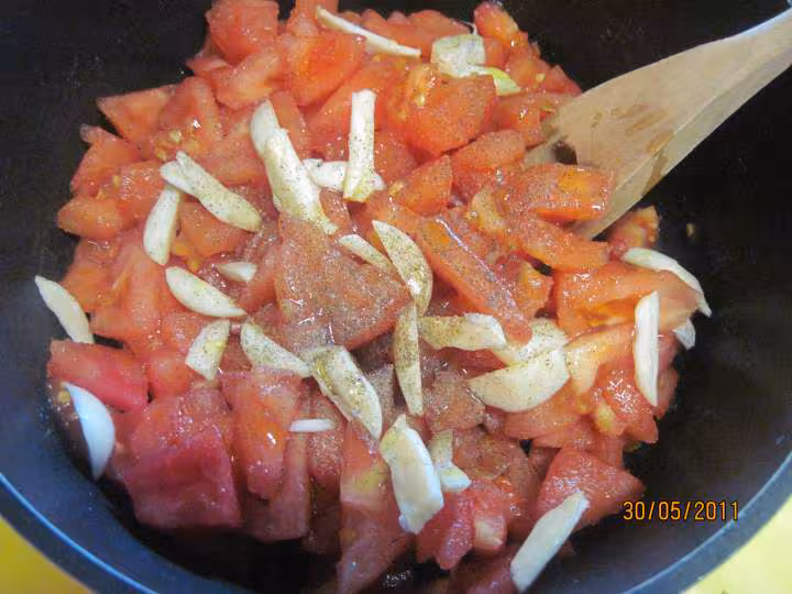 Lamelles de poulet aux pate de savoie en sauce tomate