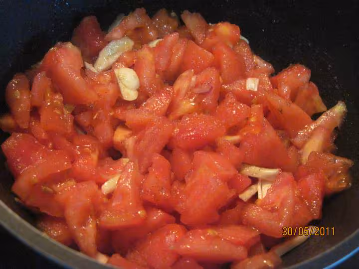 Lamelles de poulet aux pate de savoie en sauce tomate
