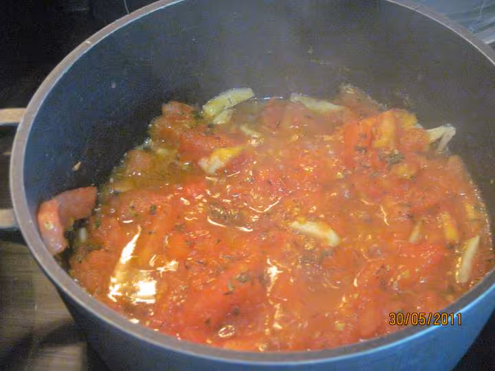 Lamelles de poulet aux pate de savoie en sauce tomate