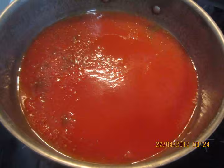 Langue de boeuf a la sauce tomate et cornichons