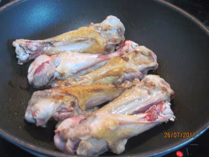 Manchons de canard a la sauce tomates