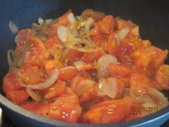 Manchons de canard a la sauce tomates