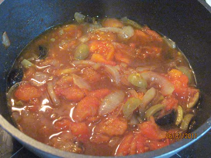 Manchons de canard a la sauce tomates