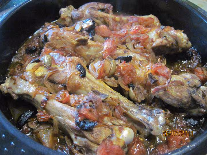 Manchons de canard a la sauce tomates
