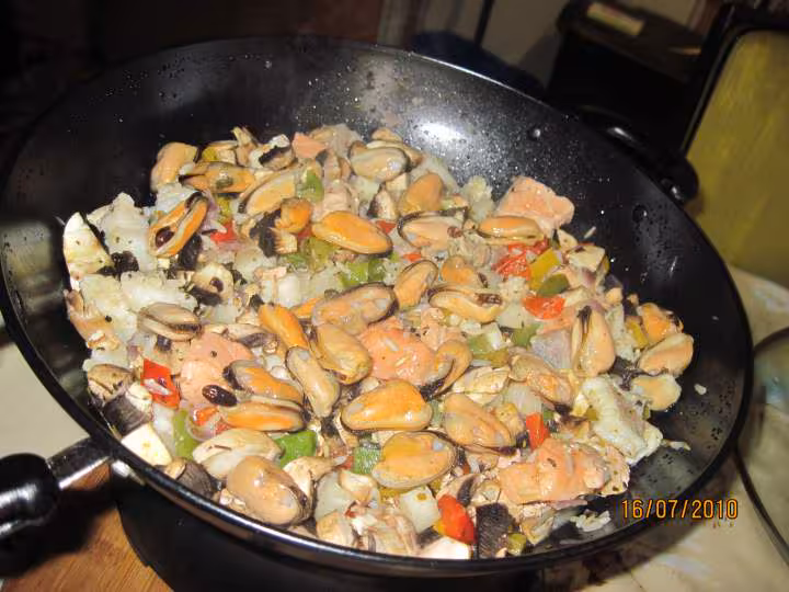 Melee de fruits mer et legumes wok