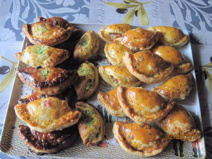 Mini chaussons feuilletees garnis sales