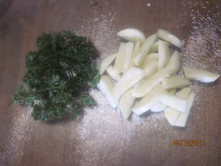 Morceaux de boeuf bourguignon aux oignons
