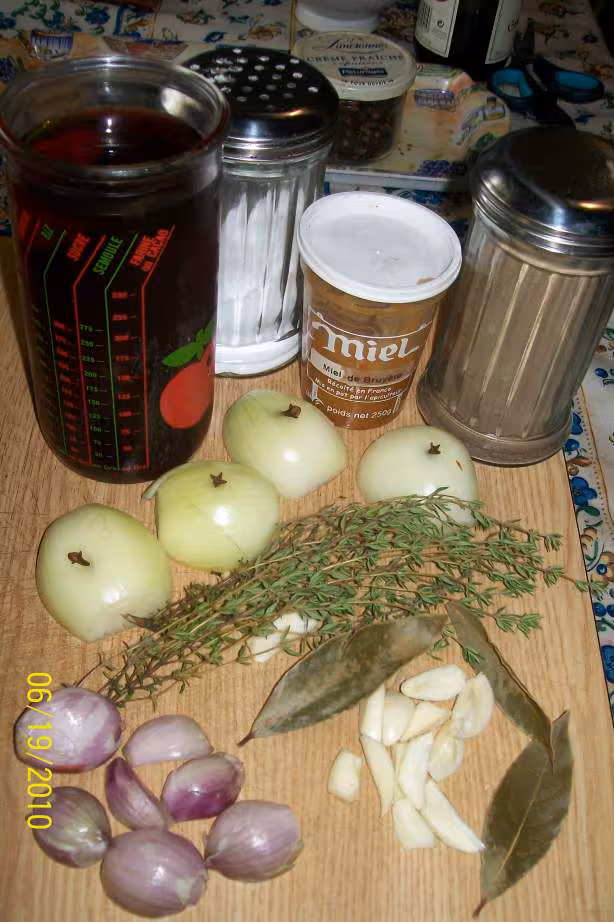 Morceaux de poulet aux vin et legumes