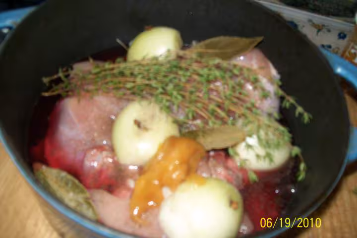 Morceaux de poulet aux vin et legumes
