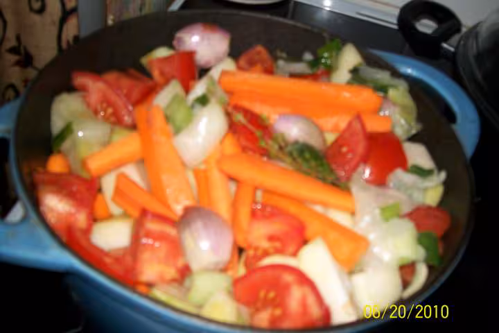 Morceaux de poulet aux vin et legumes