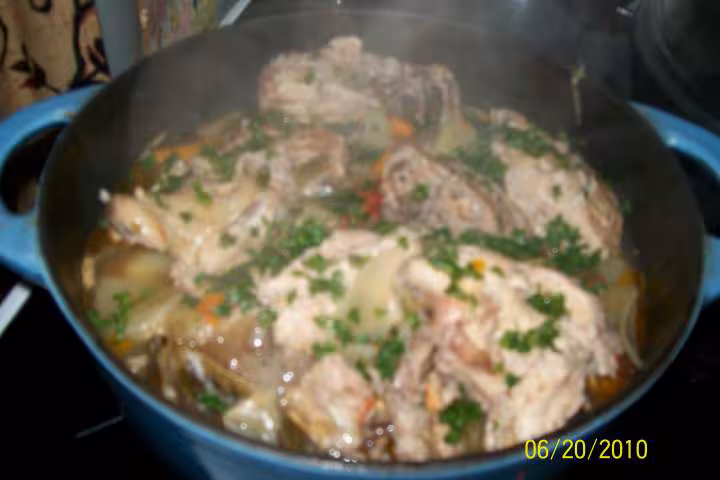 Morceaux de poulet aux vin et legumes