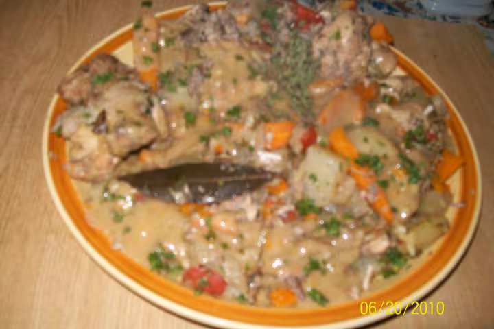 Morceaux de poulet aux vin et legumes