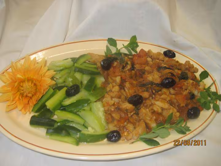 Morue a la sauce tomate et basilic cougettes