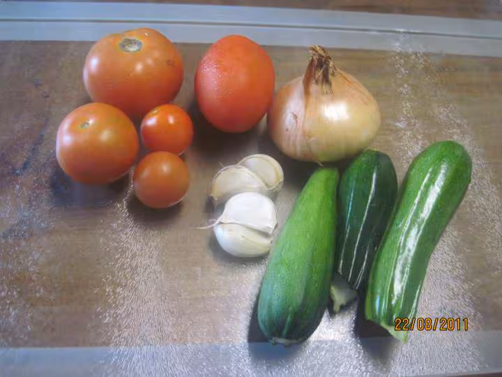 Morue a la sauce tomate et basilic cougettes