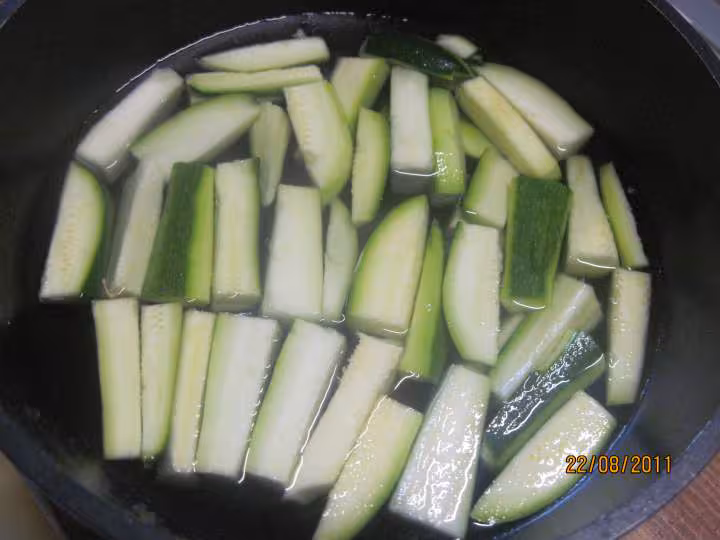 Morue a la sauce tomate et basilic cougettes