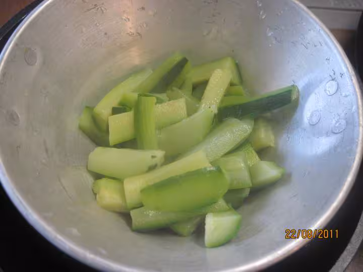 Morue a la sauce tomate et basilic cougettes