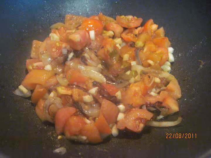 Morue a la sauce tomate et basilic cougettes