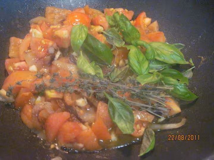 Morue a la sauce tomate et basilic cougettes